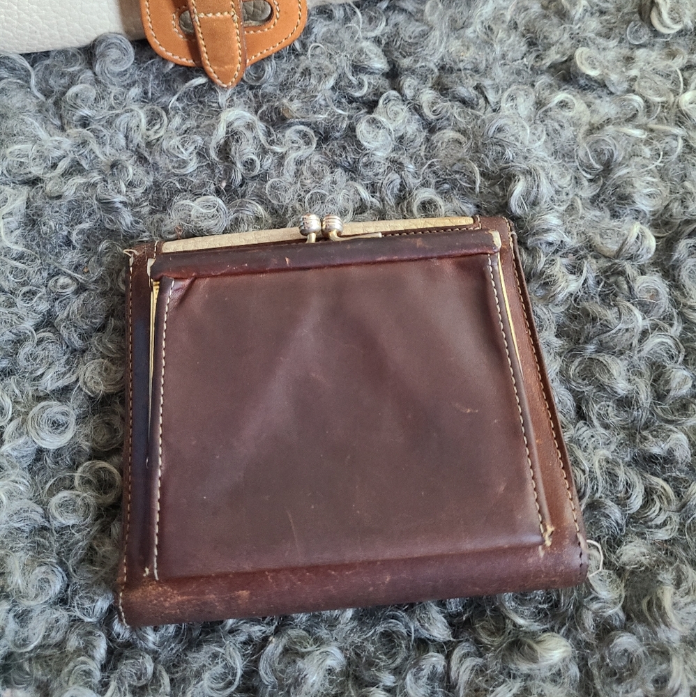 SWAPPED Dooney & Bourke White Leather Shoulder Bag + Wallet - Picture 14 of 16